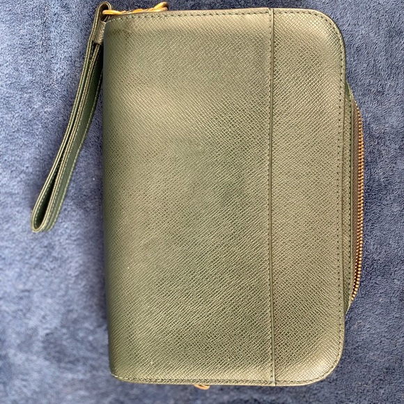 Louis Vuitton Green Epi Leather Pouch - Picture 2 of 7